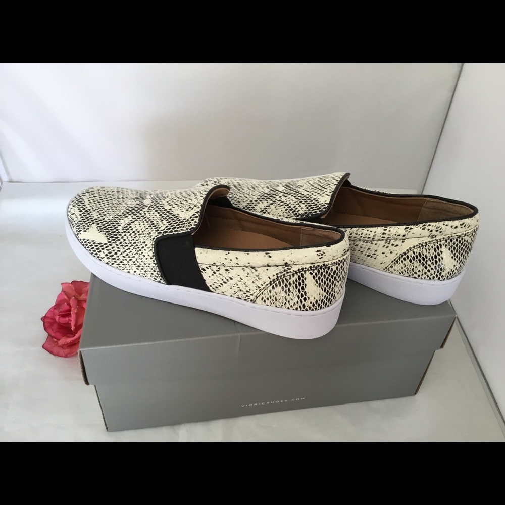 LAST PAIR SIZE 8 NWT VIONIC DEMETRA SLIP ON SHOES - Picture 7 of 11